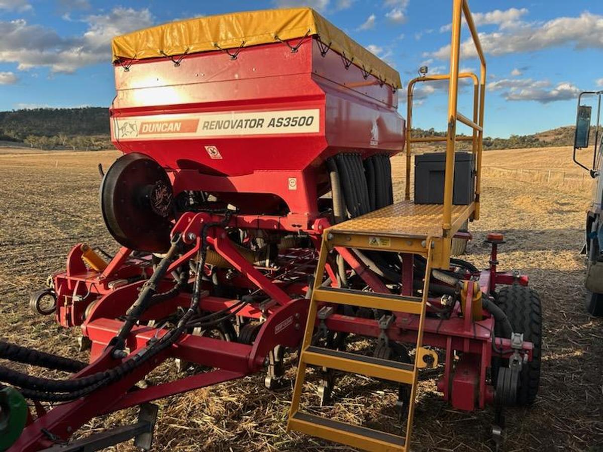 Used Duncan  Air Seeder
