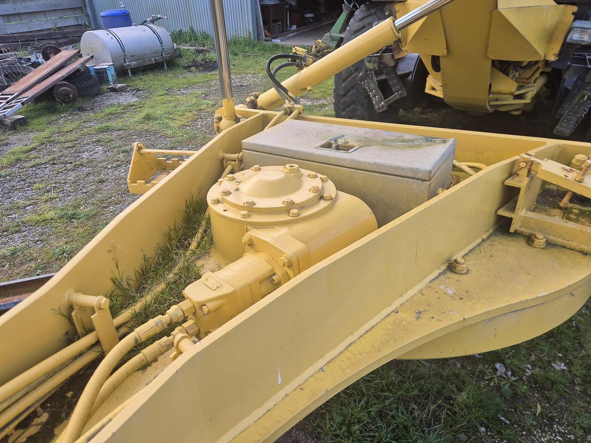 Used Komatsu GD 655
