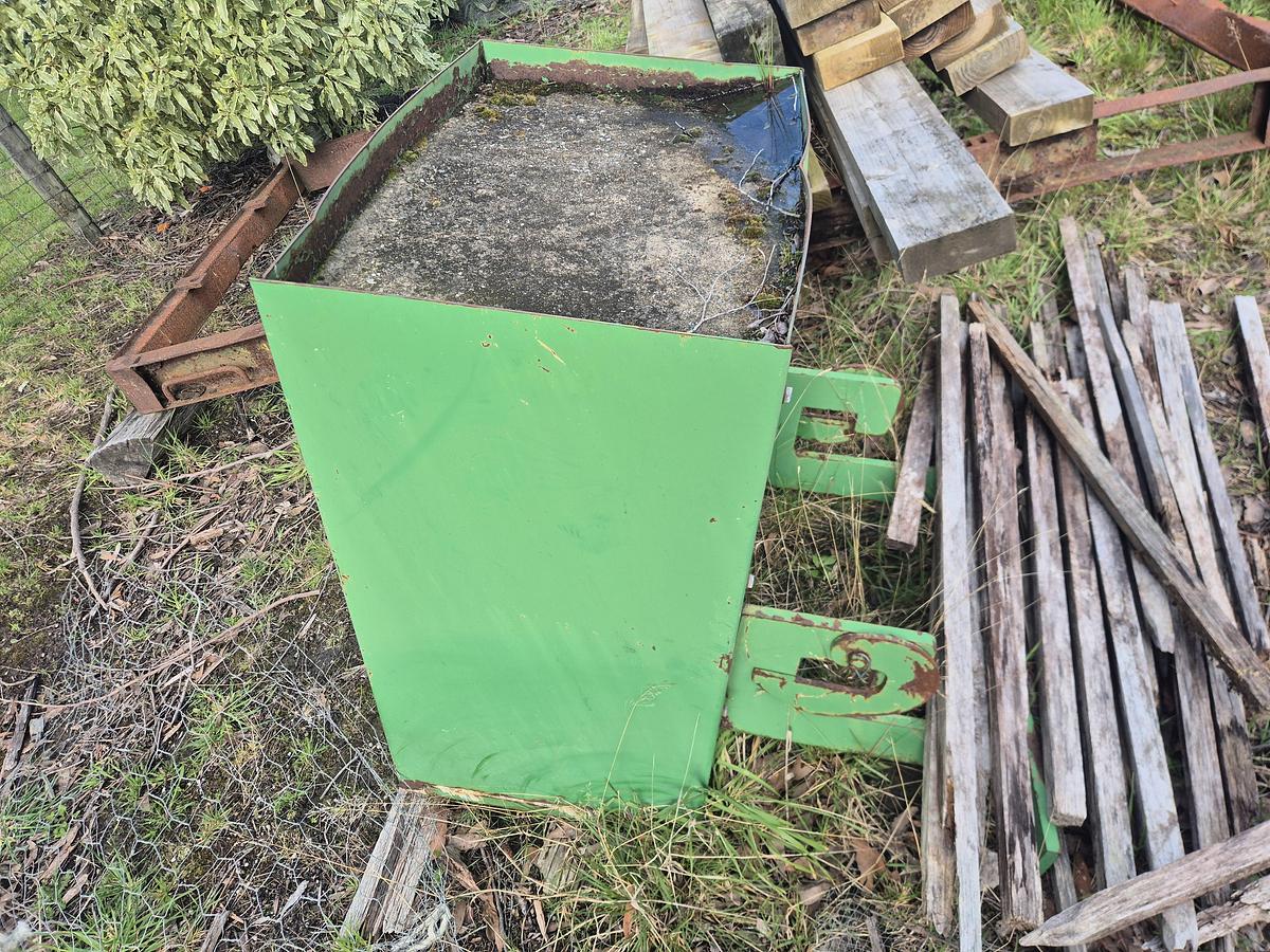 Used John Deere 5620