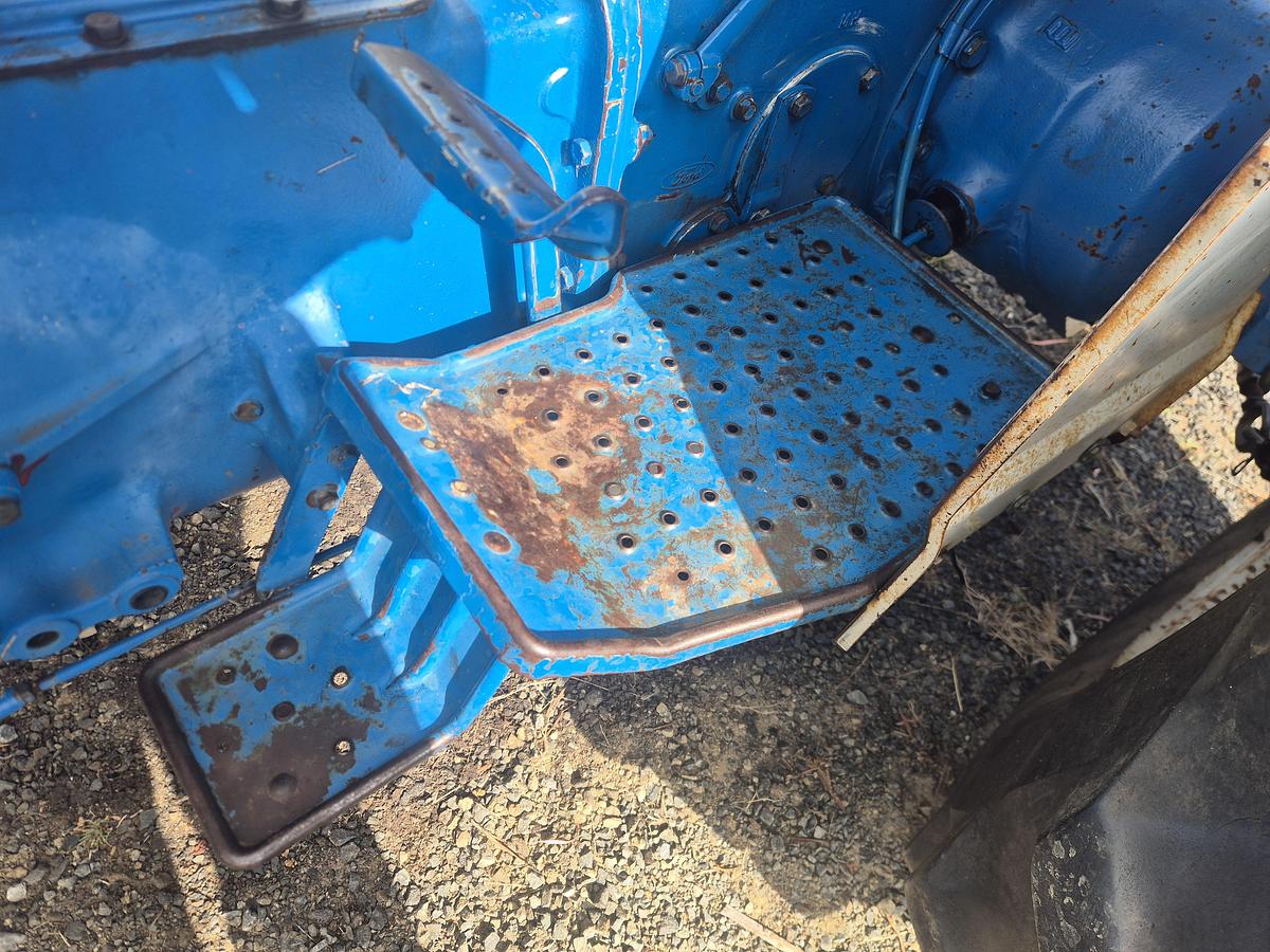 Used 1982 Ford 4100 2wd Tractor