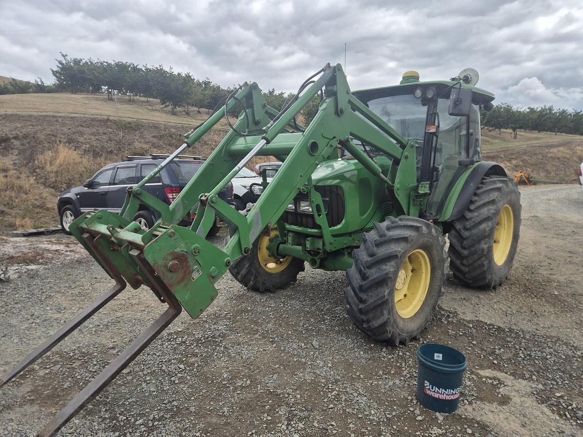 Used 2011 John Deere 5100 RN