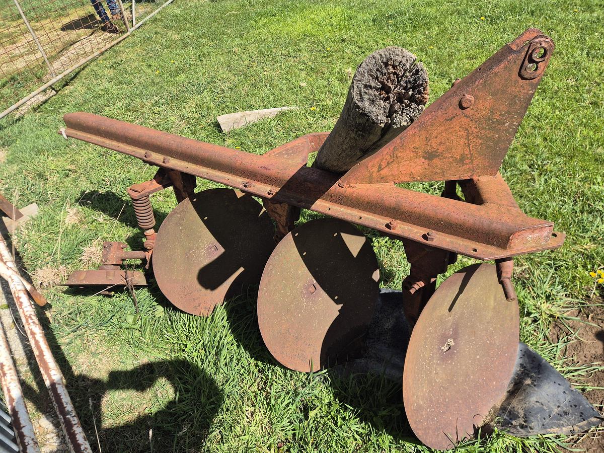 Used International A1-41 3 Furrow Disc Plough