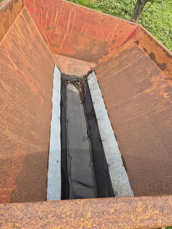 Used Seymour 1500 Belt Spreader