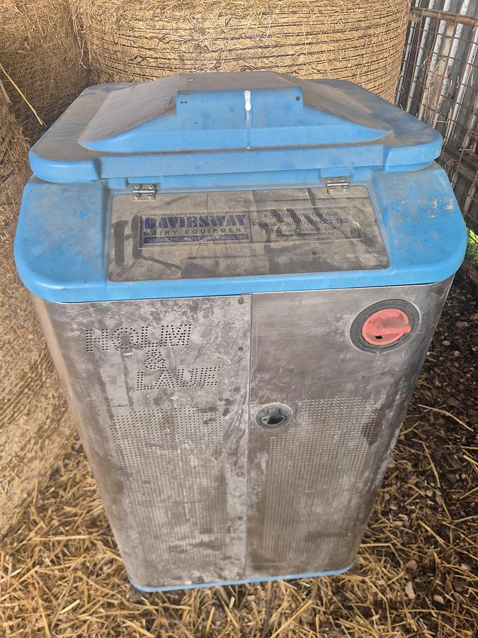 Used Assorted Calf Rearing Gear