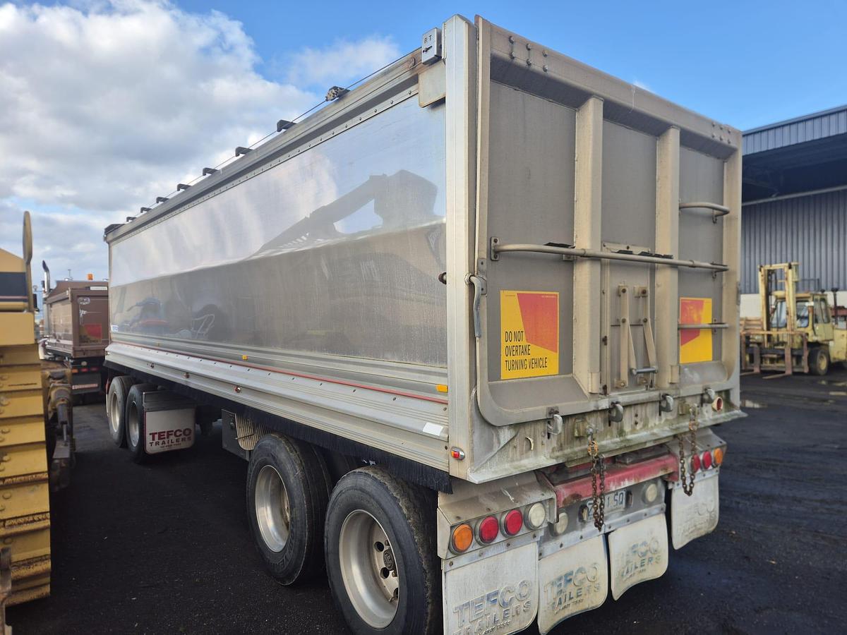 Used 2014 Tefco Quad Dog Tipper Trailer