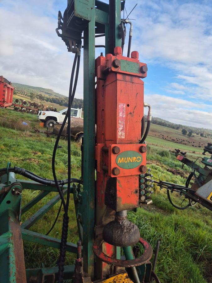 Used Munro Auto Driver Side Shift Post Driver with Auger