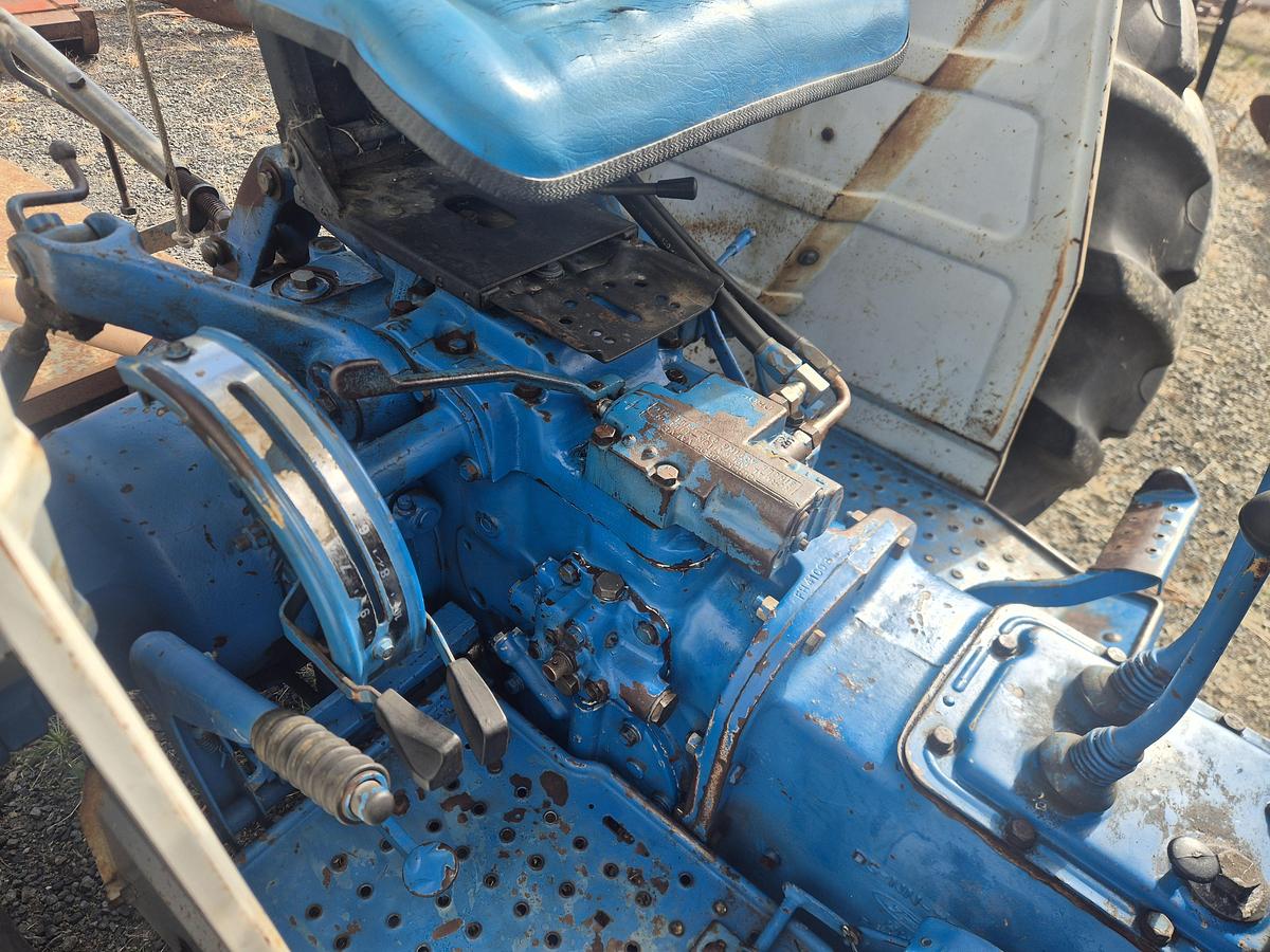 Used 1982 Ford 4100 2wd Tractor