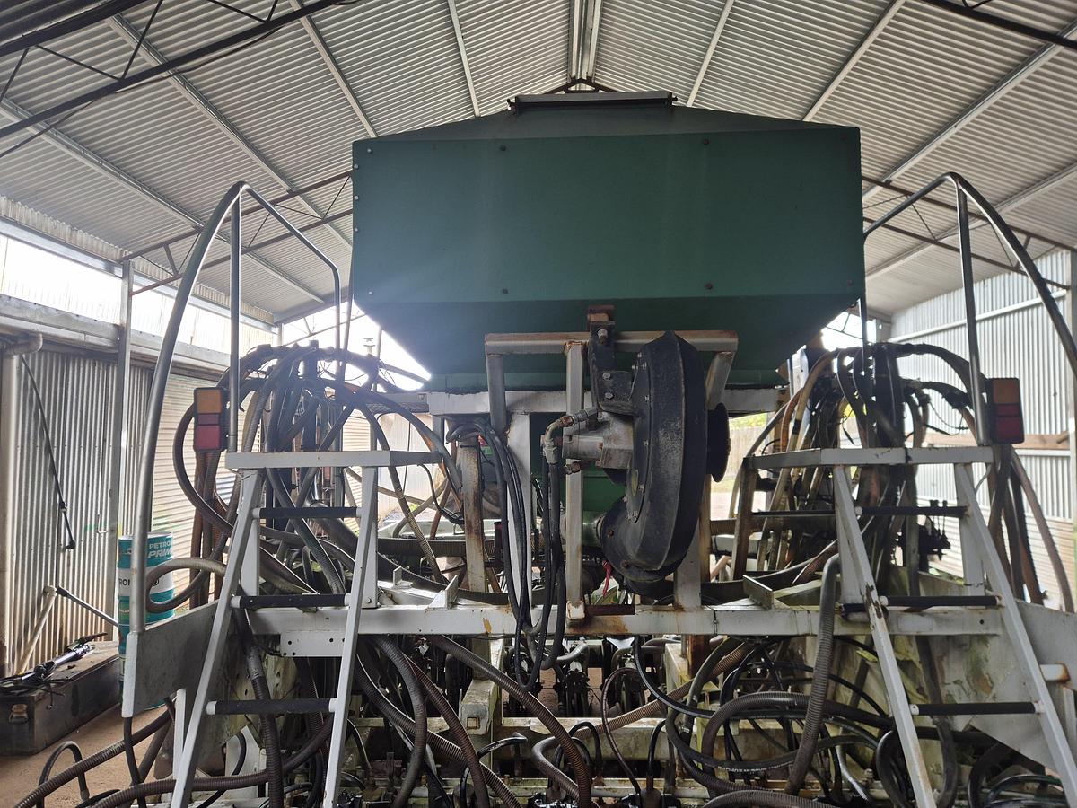 Used Cross Slot  Air Seeder