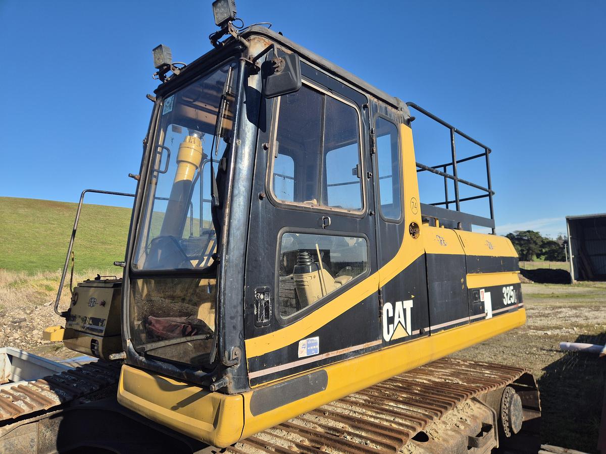 Used Caterpillar  325 Excavator