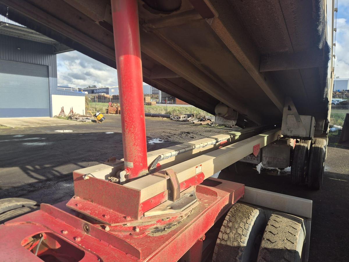 Used 2014 Tefco Quad Dog Tipper Trailer