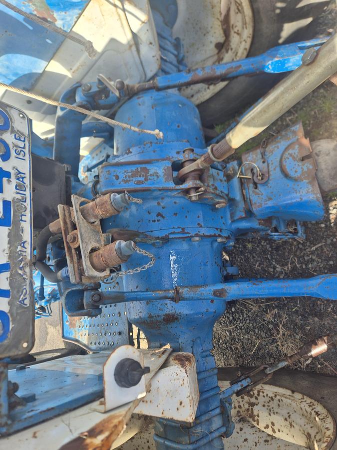 Used 1982 Ford 4100 2wd Tractor