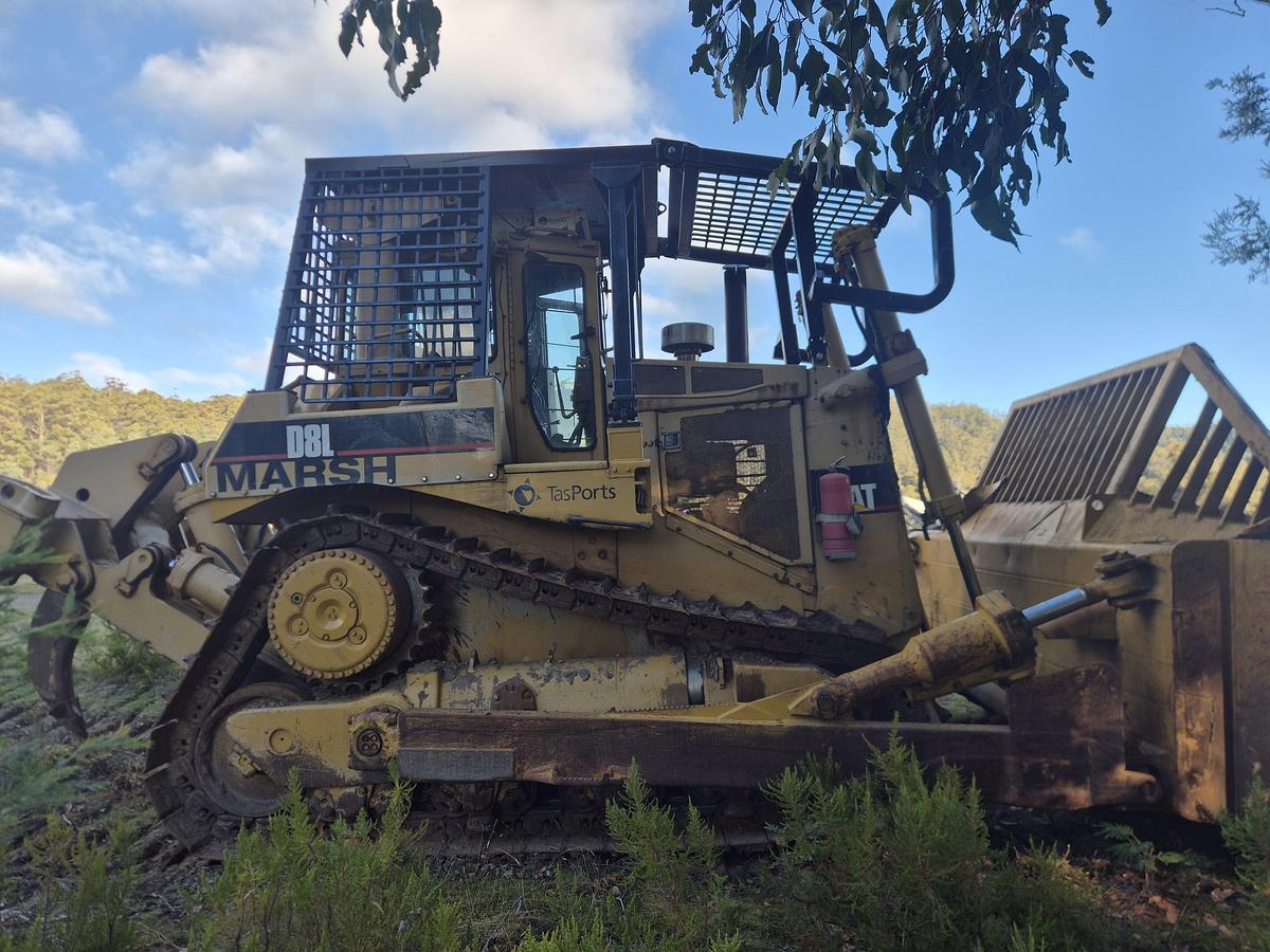 Used Caterpillar D8L
