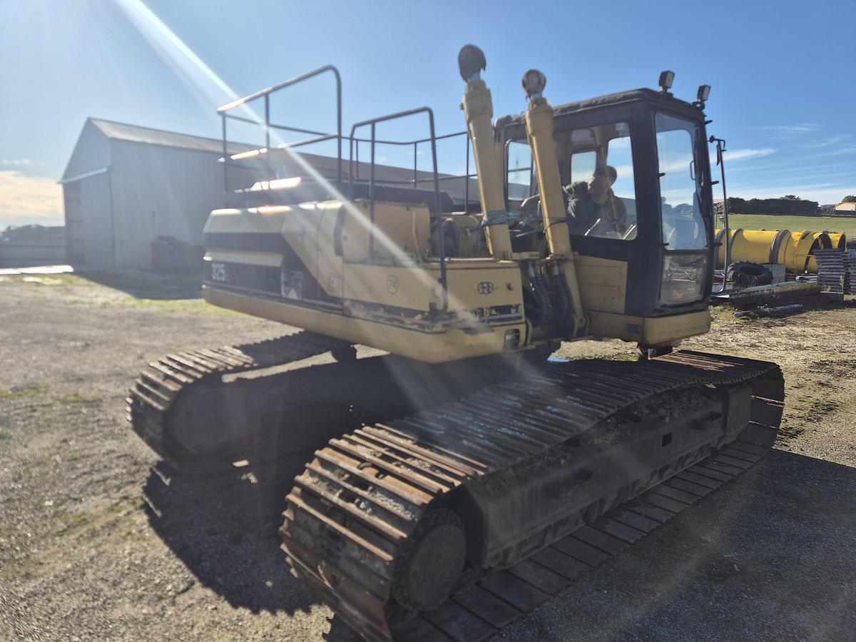 Used Caterpillar  325