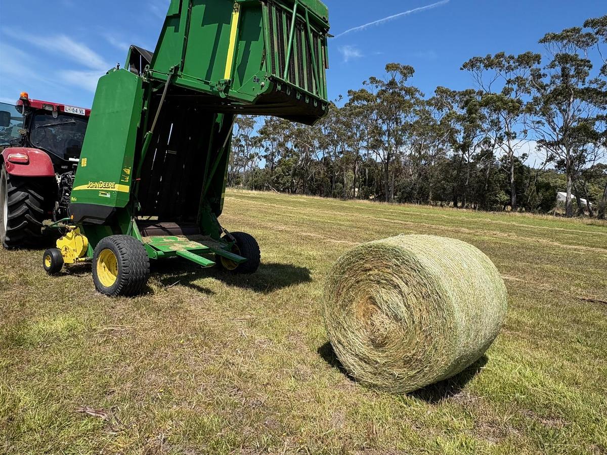Used John Deere  592 Round Baler