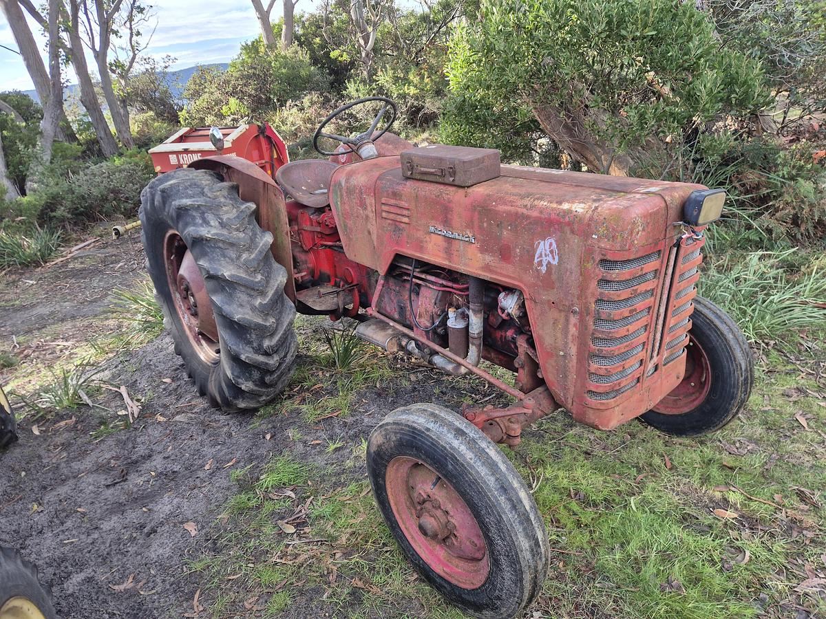 Used International  B250 Tractor