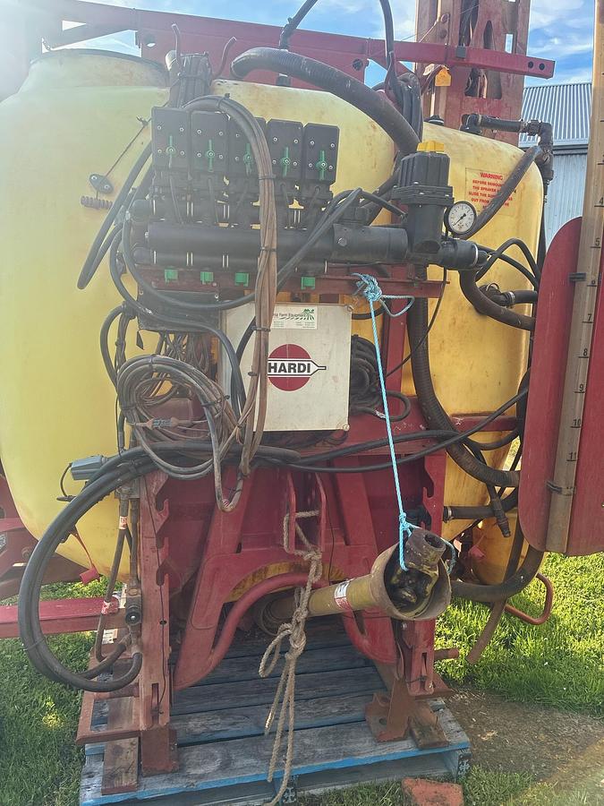 Used Hardi 1200L Boom Sprayer