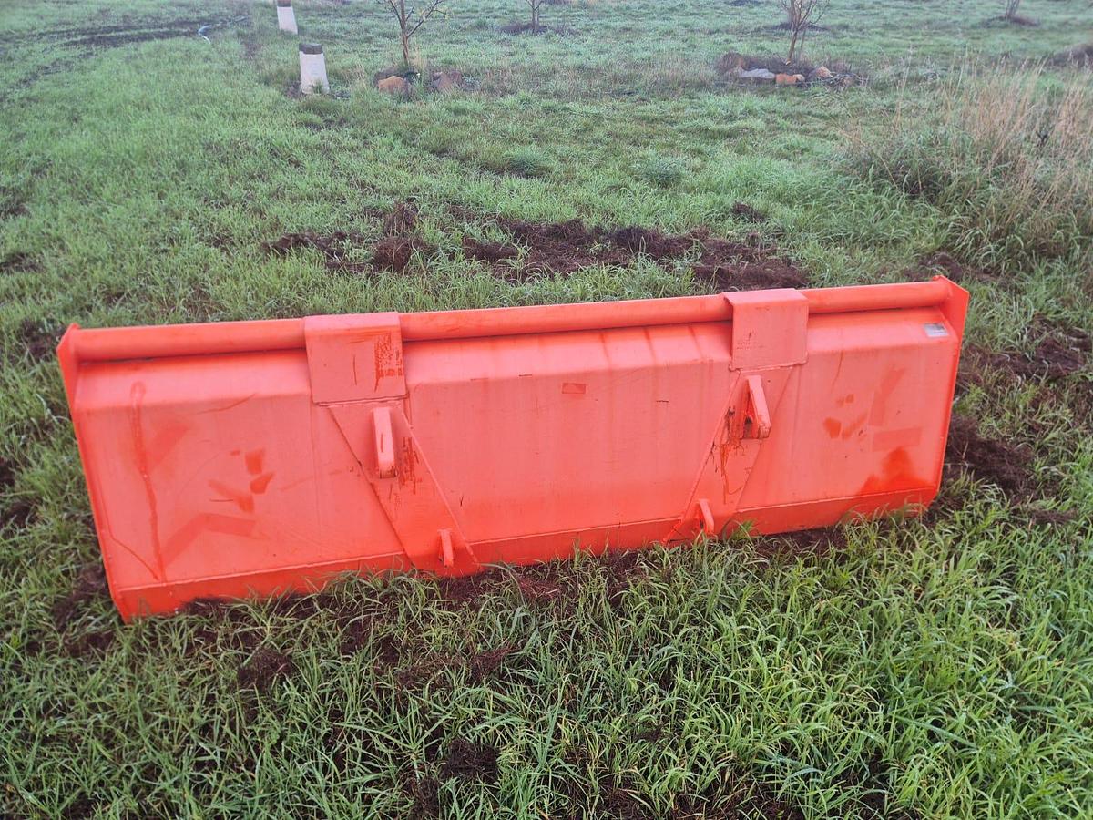 Used Kubota M126GX Tractor with Quicke Loader