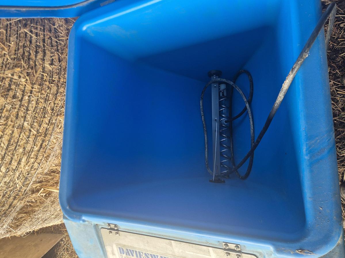 Used Assorted Calf Rearing Gear