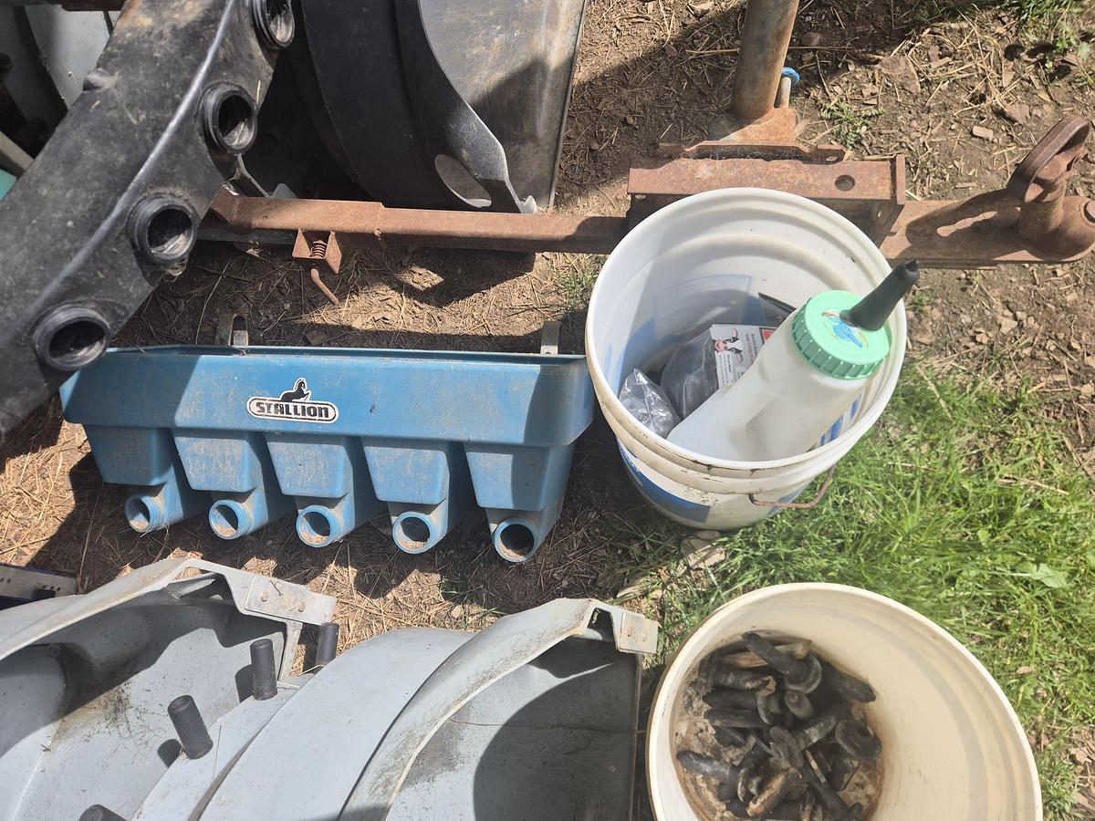 Used Assorted Calf Rearing Gear