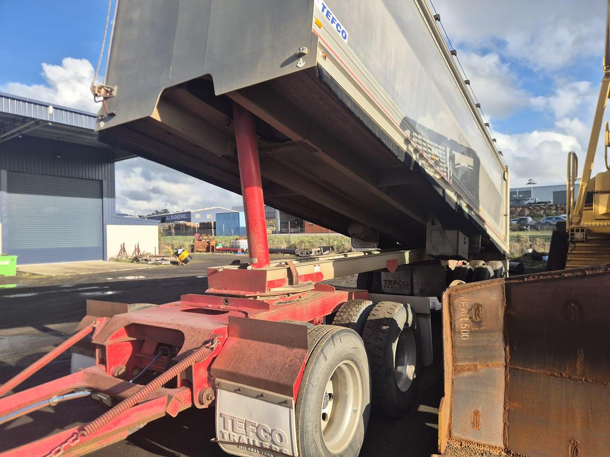 Used 2014 Tefco Quad Dog Tipper Trailer