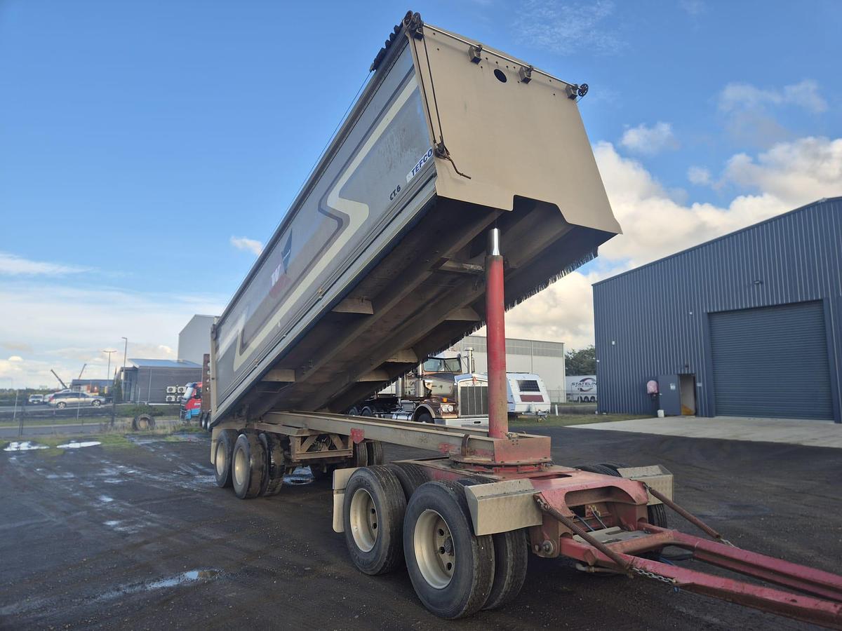 Used 2010 Tefco Quad Dog Tipper Trailer