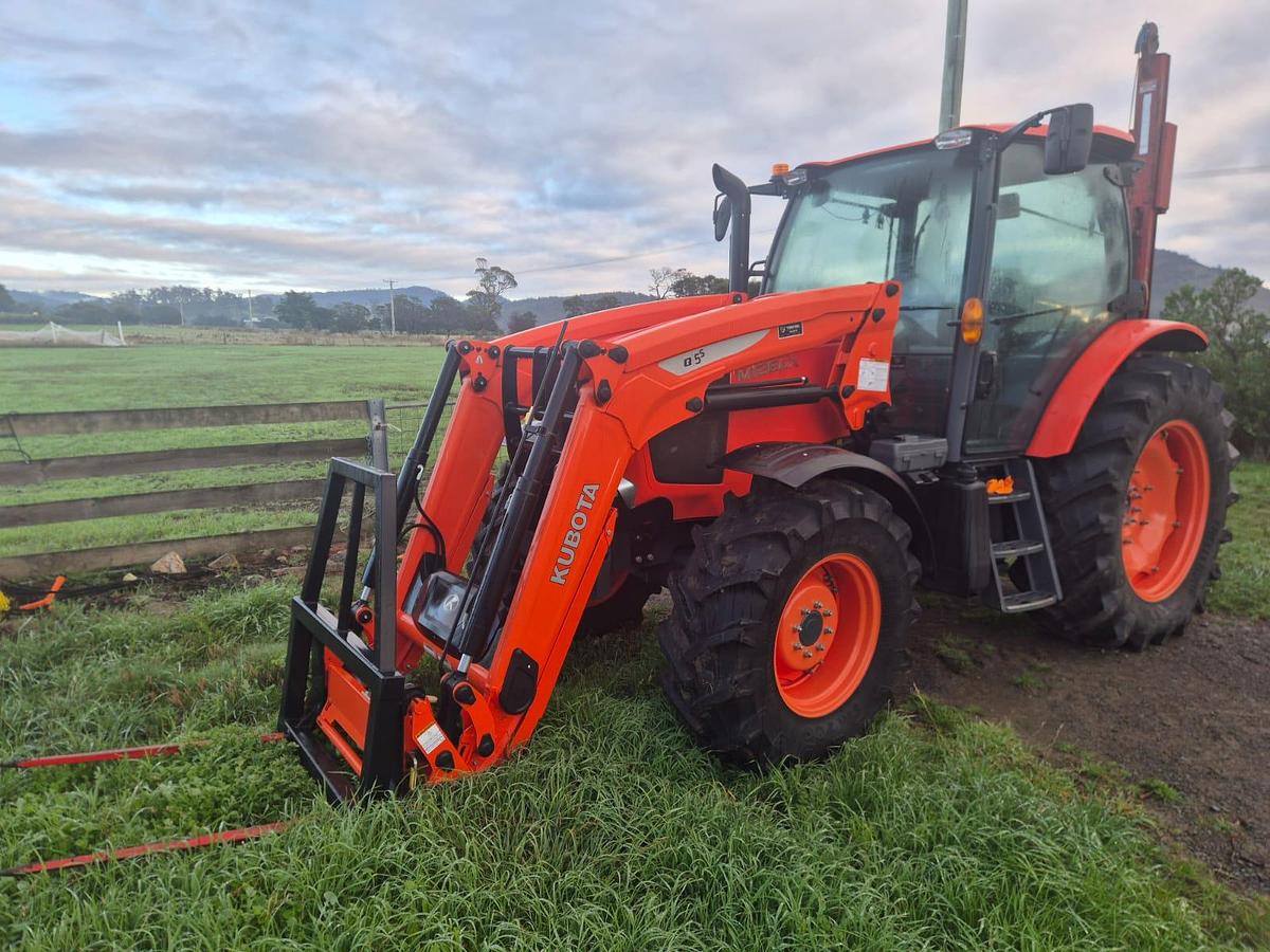 Used Kubota M126GX Tractor with Quicke Loader