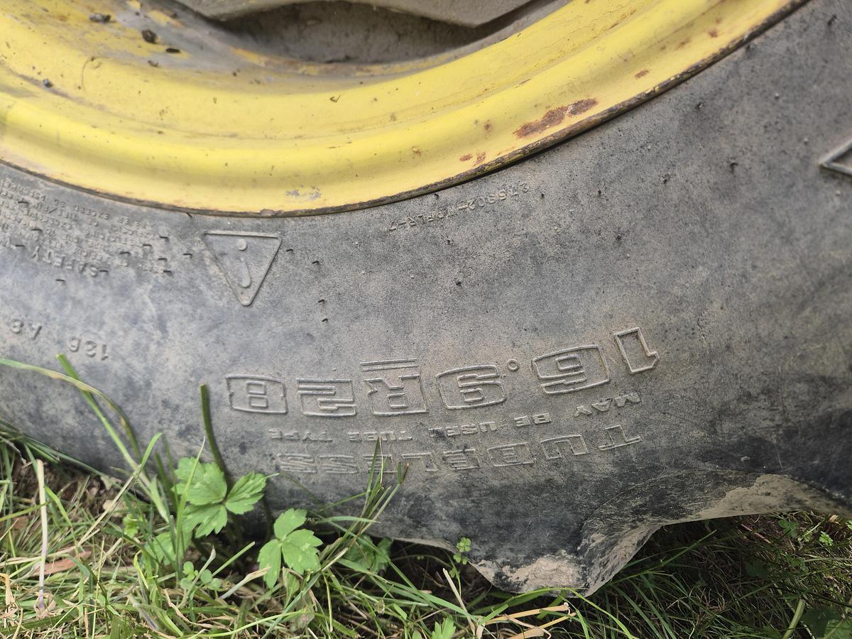 Used John Deere 7800