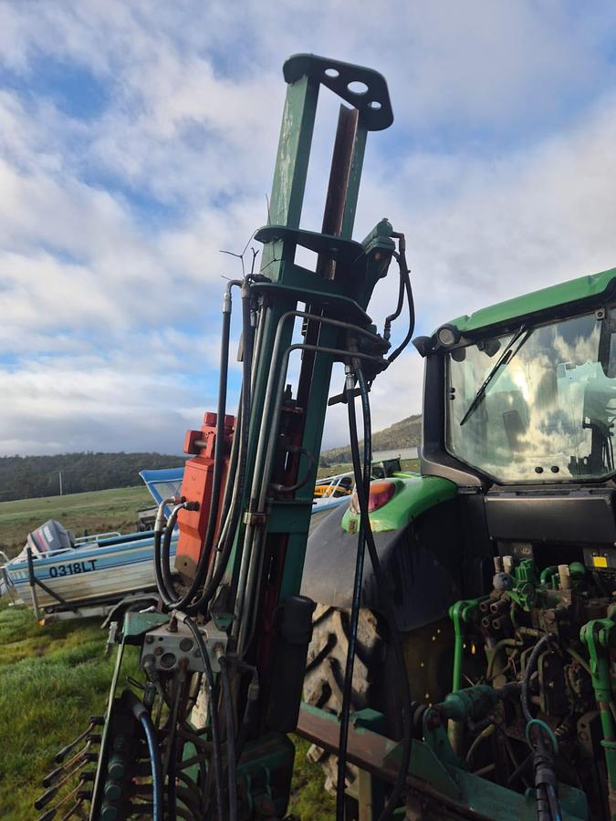 Used Munro Auto Driver Side Shift Post Driver with Auger