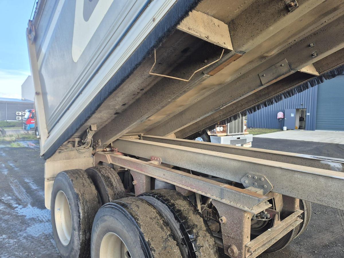 Used 2010 Tefco Quad Dog Tipper Trailer