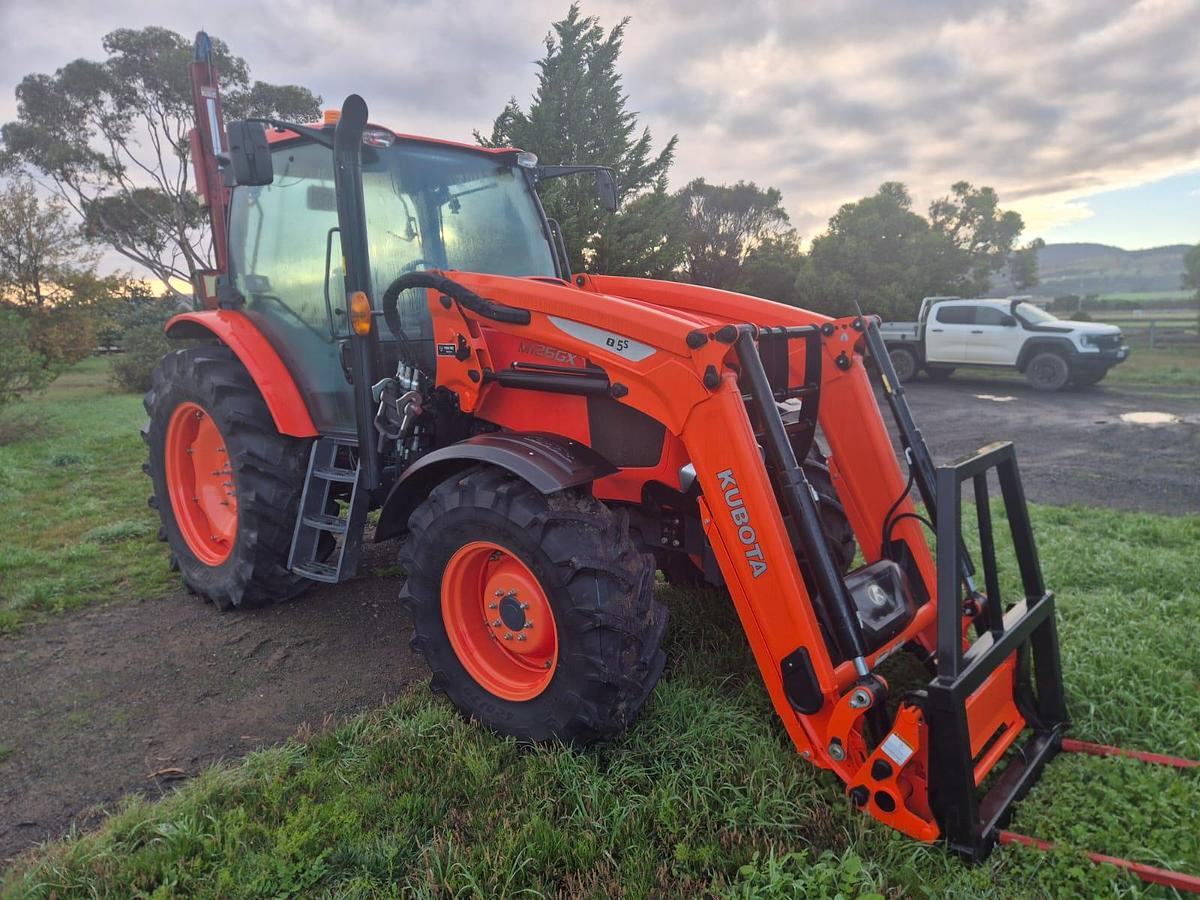Used Kubota M126GX Tractor with Quicke Loader