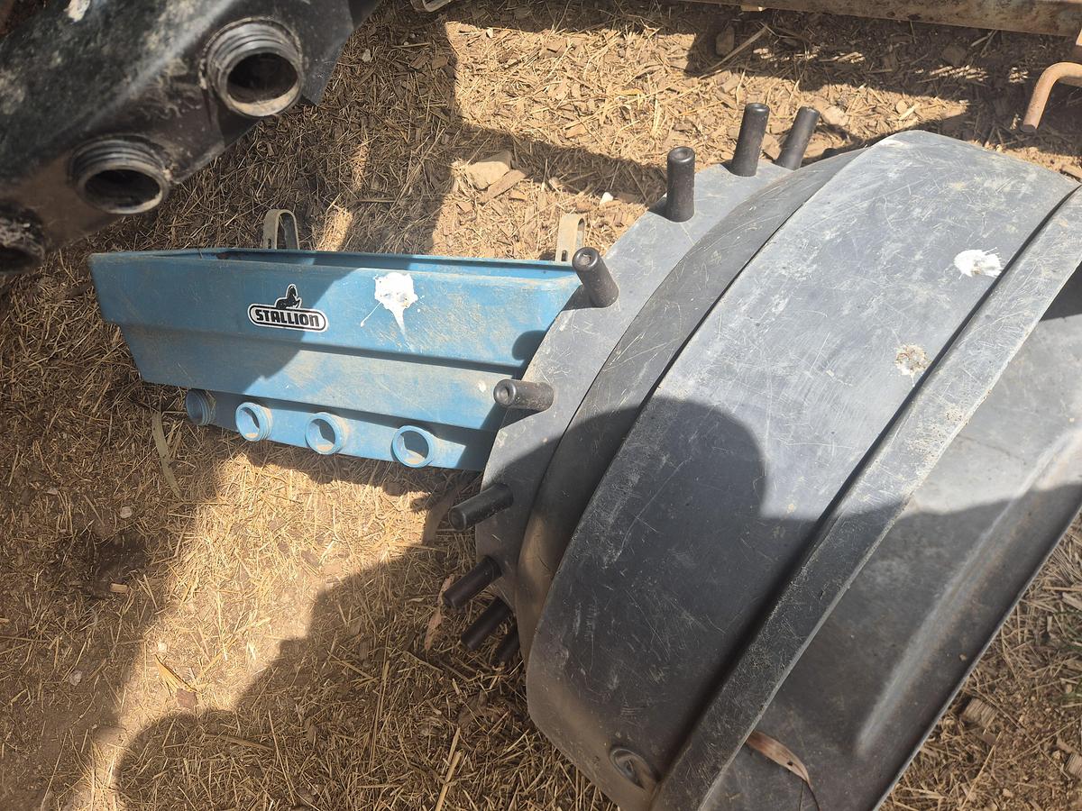 Used Assorted Calf Rearing Gear