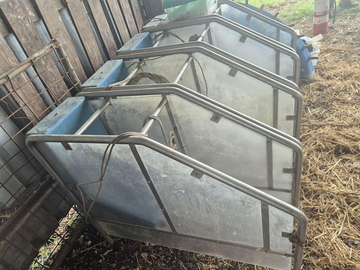 Used Assorted Calf Rearing Gear
