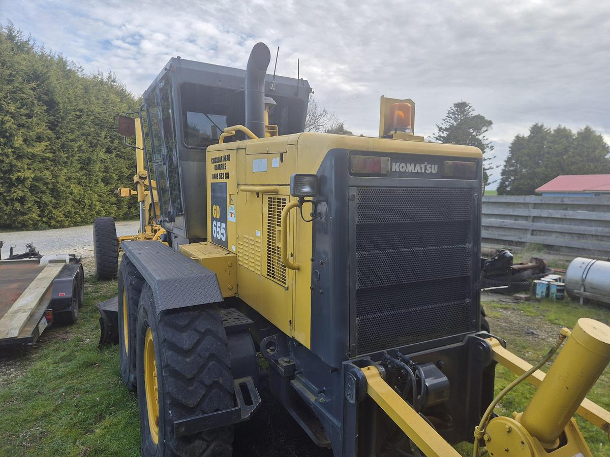 Used Komatsu GD 655