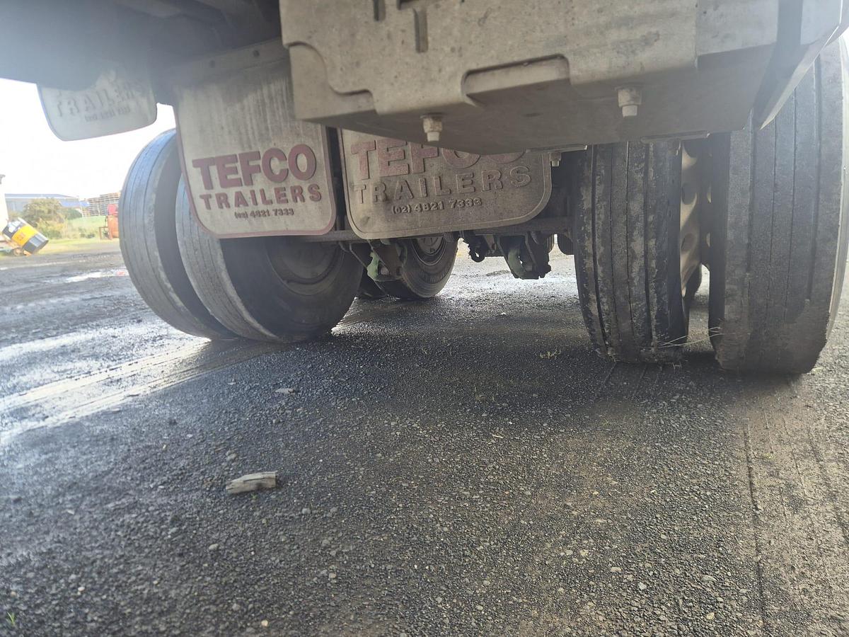 Used 2014 Tefco Quad Dog Tipper Trailer