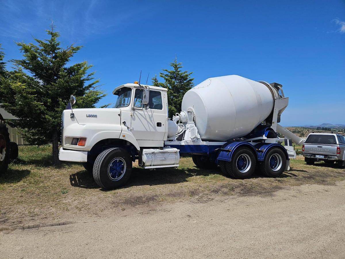 Used 1995 Ford L8000 Concrete Agitator Truck