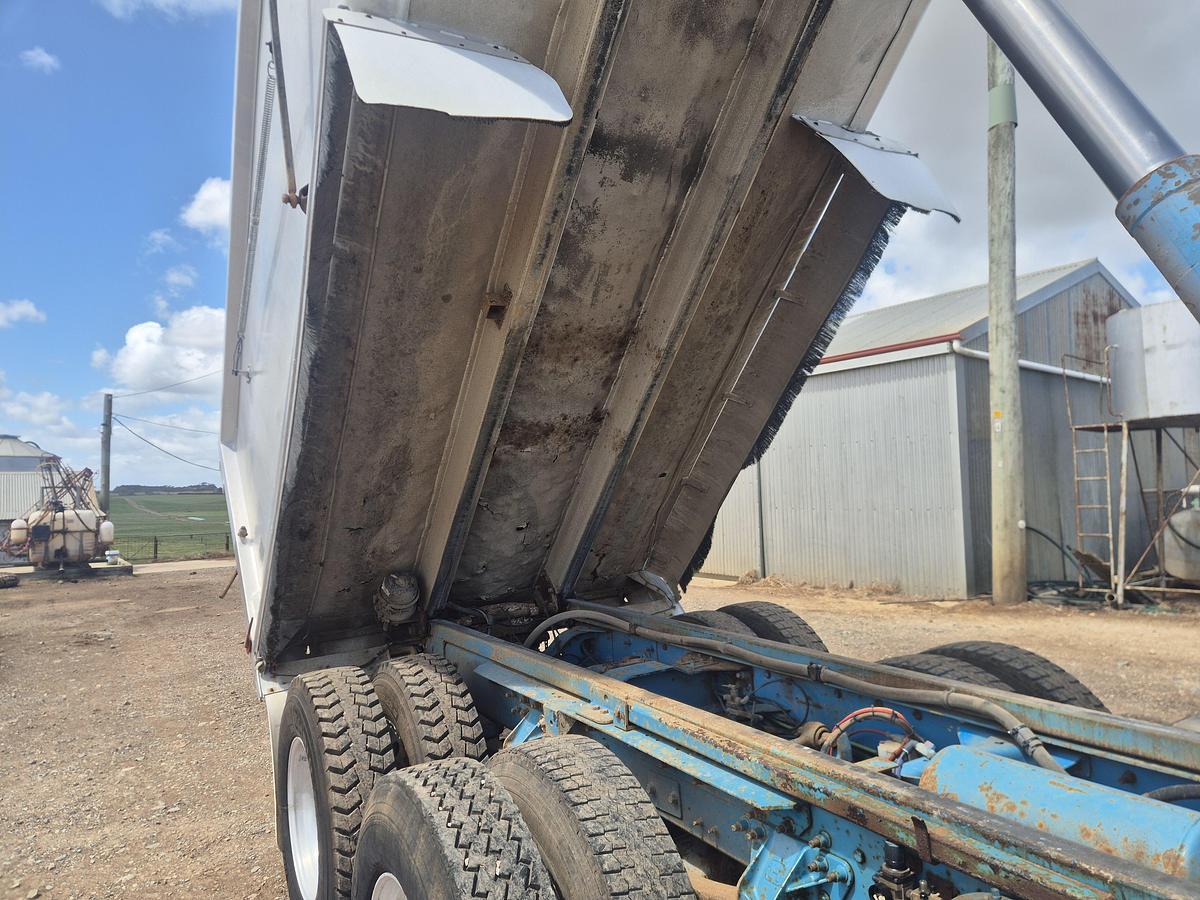 Used 1997 Mack CH 470HP Tipper