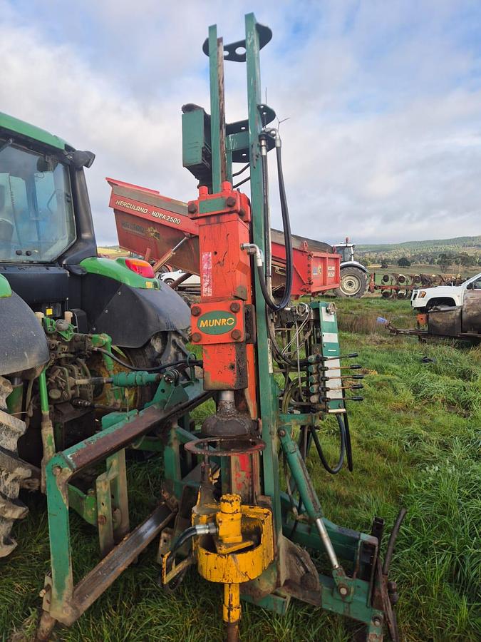 Used Munro Auto Driver Side Shift Post Driver with Auger