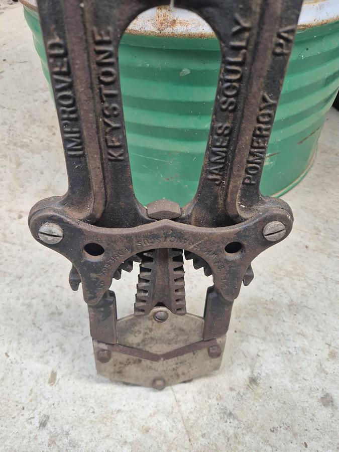 Used Cattle Dehorners