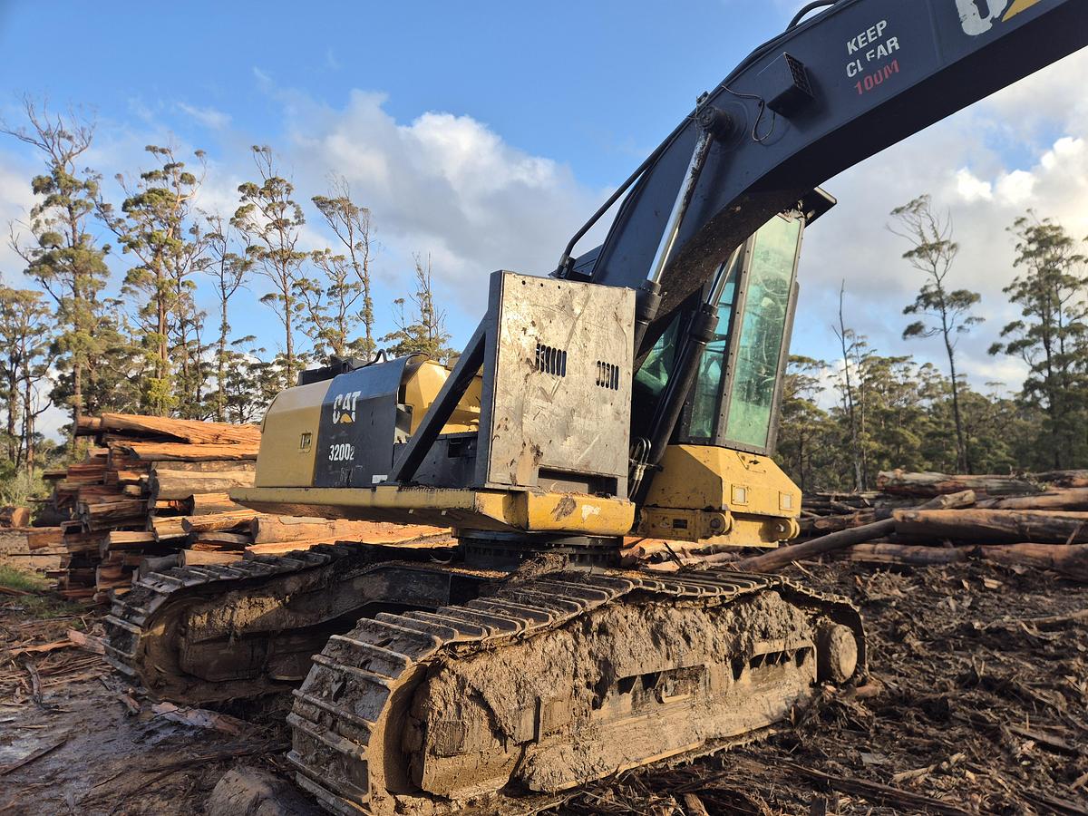 Used Caterpillar 320D2 FM