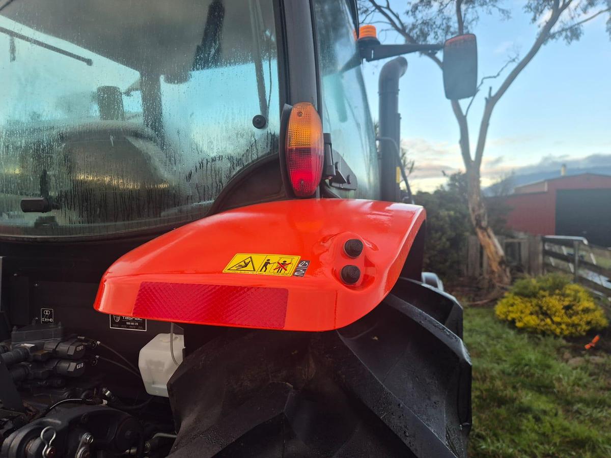 Used Kubota M126GX Tractor with Quicke Loader