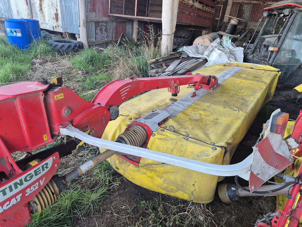 Used 2017 Pottinger Novacat 352V Hay Mower