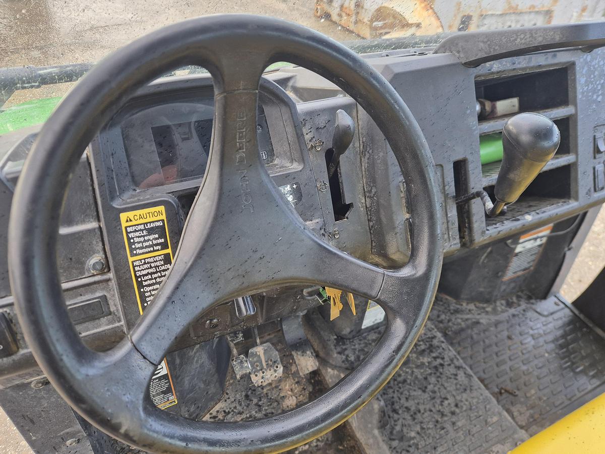 Used John Deere 835E