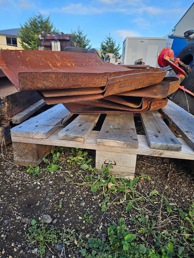 Used 1995 Ford L8000 Concrete Agitator Truck