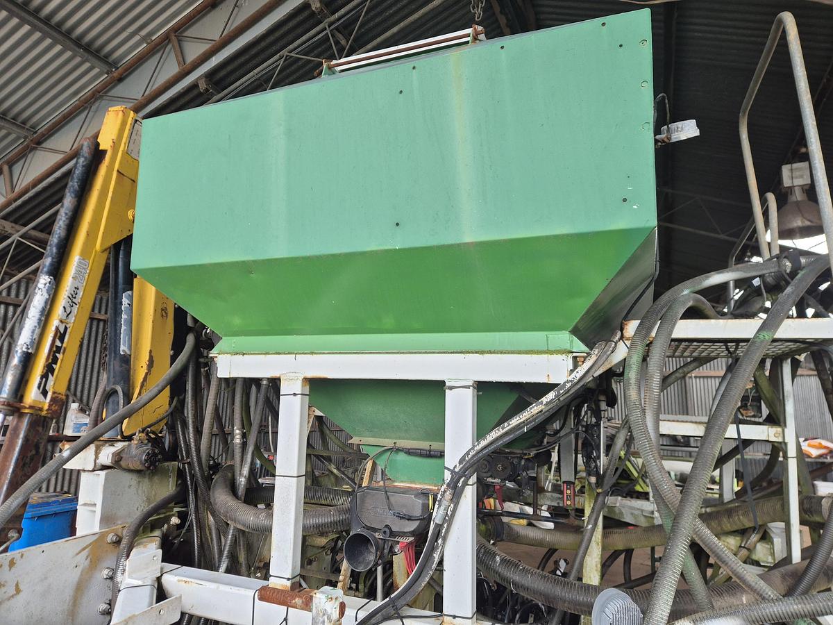 Used Cross Slot  Air Seeder