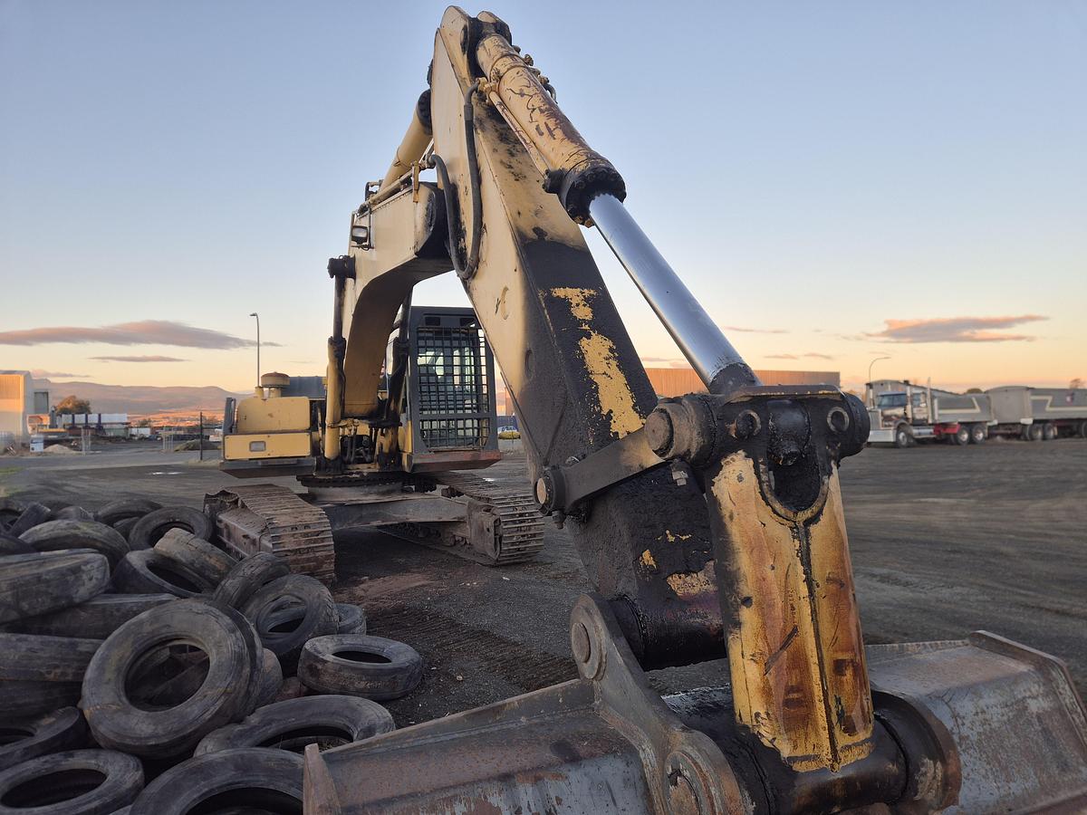 Used Komatsu  PC300-6 Excavator