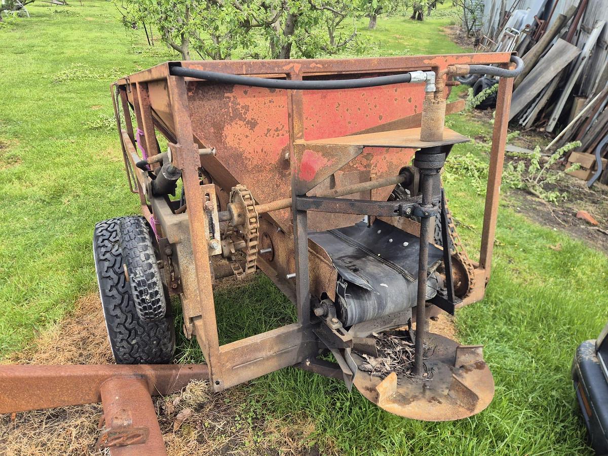 Used Seymour 1500 Belt Spreader