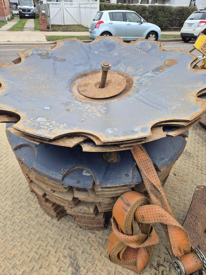 Used International 770 Scalloped Disc Plates