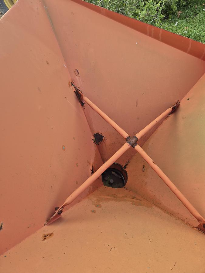 Used Lely Linkage Spreader