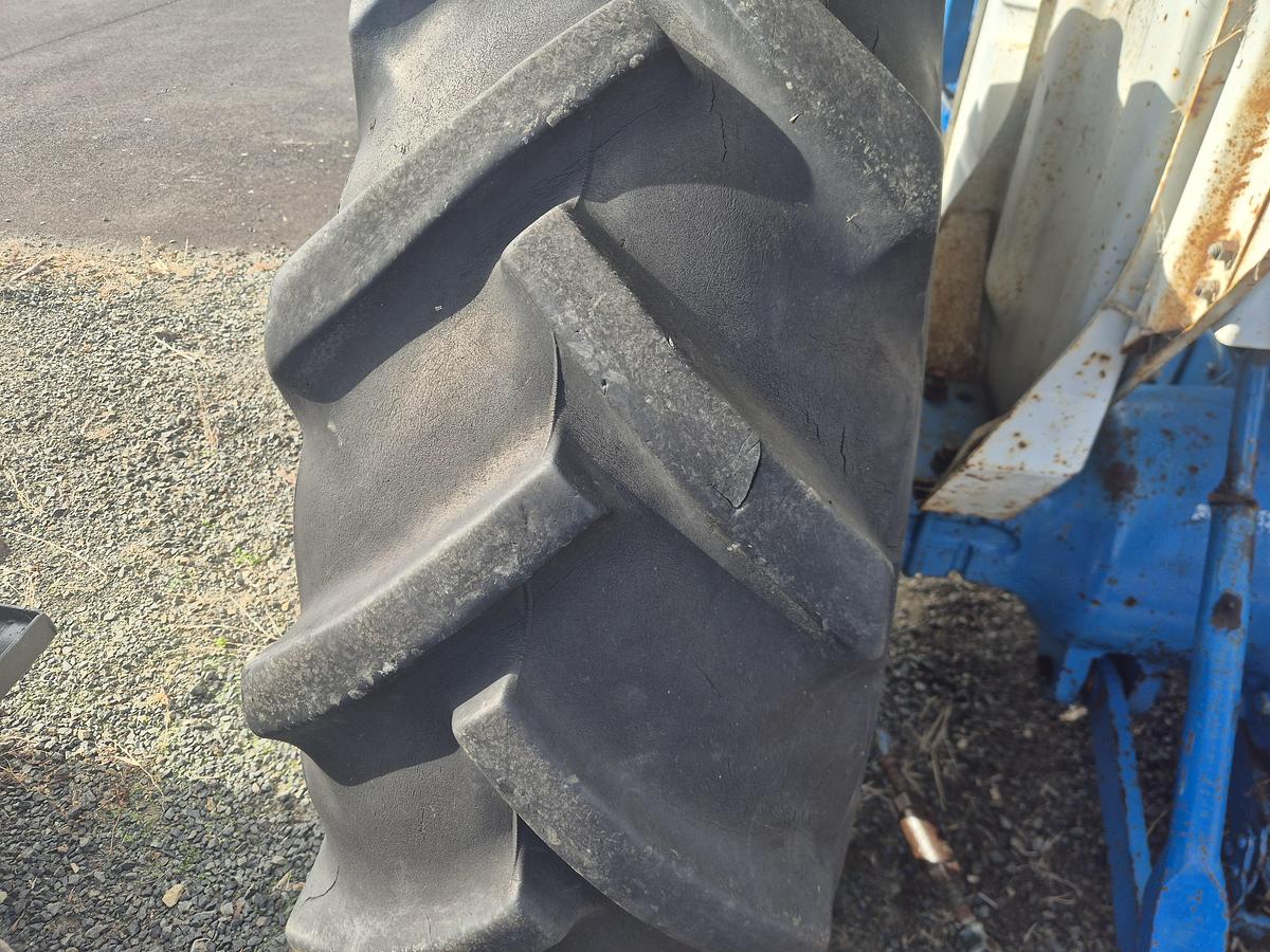 Used 1982 Ford 4100 2wd Tractor