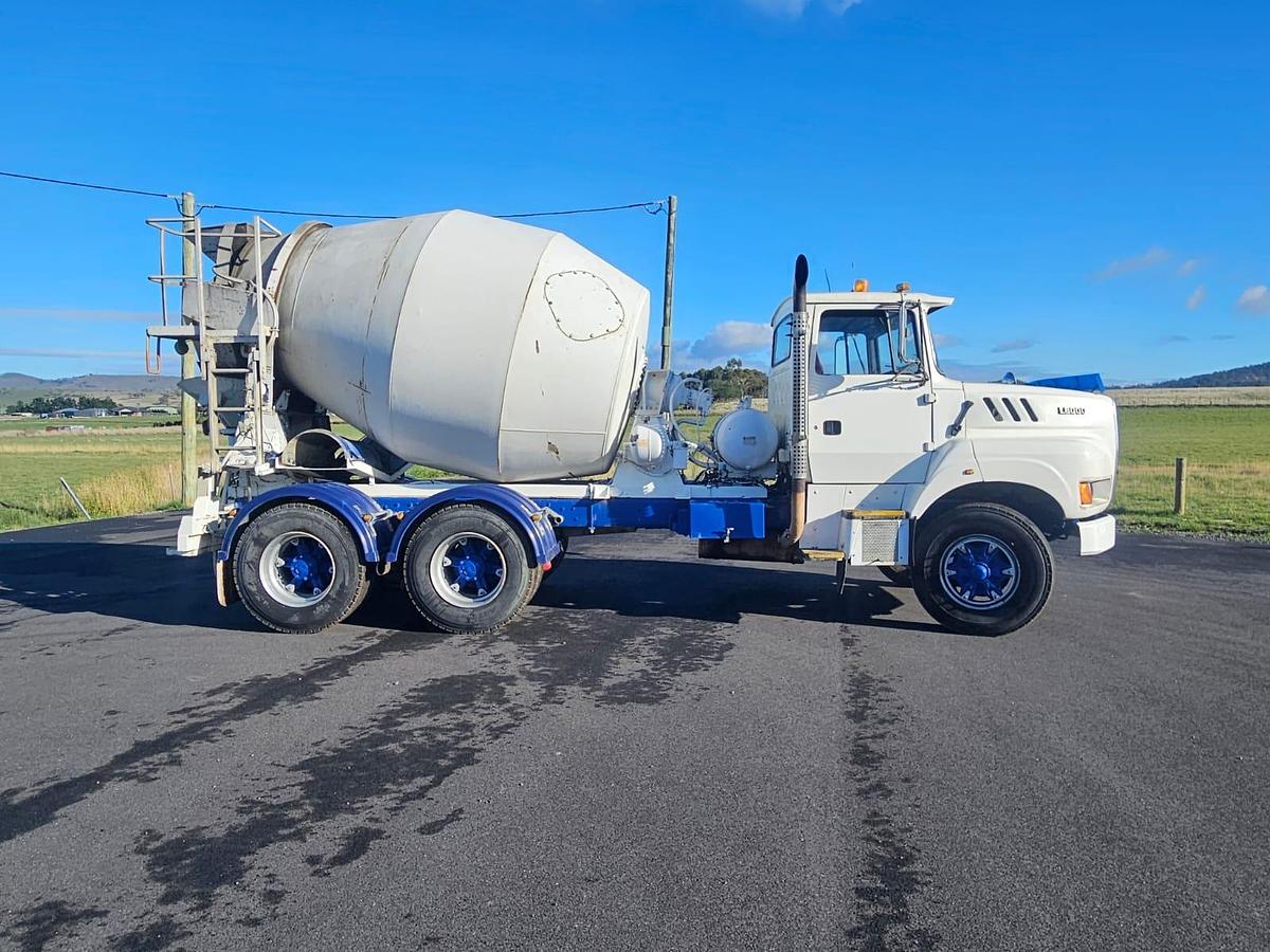 Used 1995 Ford L8000 Concrete Agitator Truck